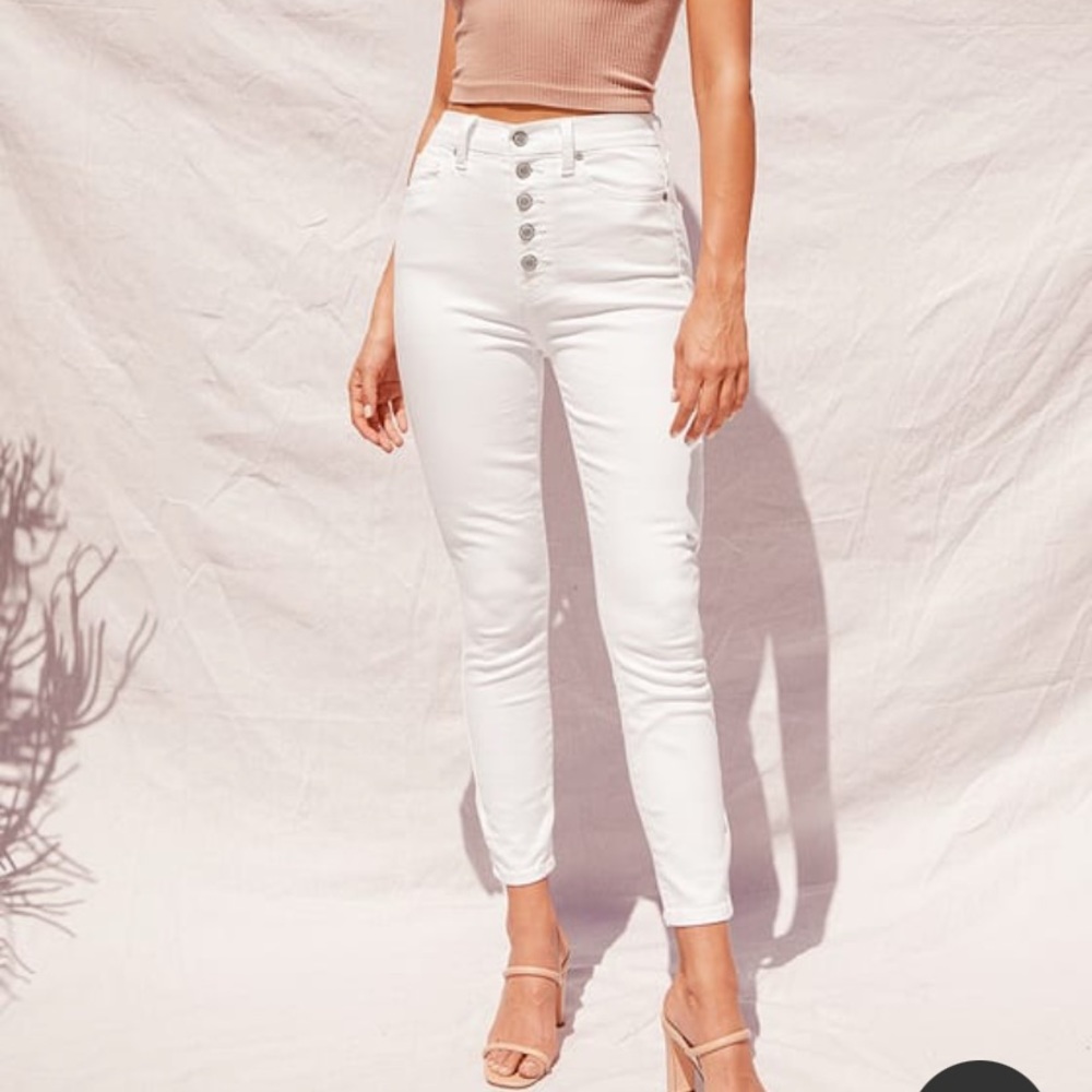 Lulu’s High-waisted White Button Jeans